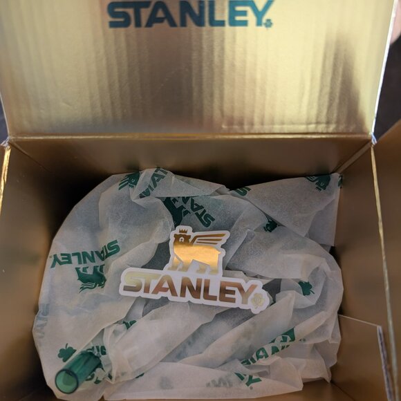 Stanley St Patricks Day Flowstate Quencher 40oz Shamrock Green Tumbler - Picture 2 of 4